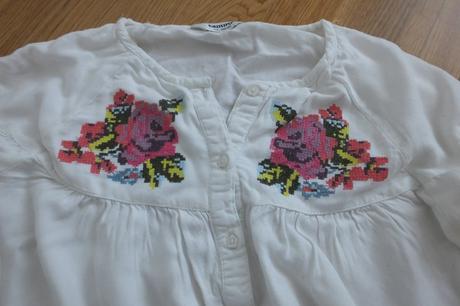 Krásna vyšívaná blúzočka, 152