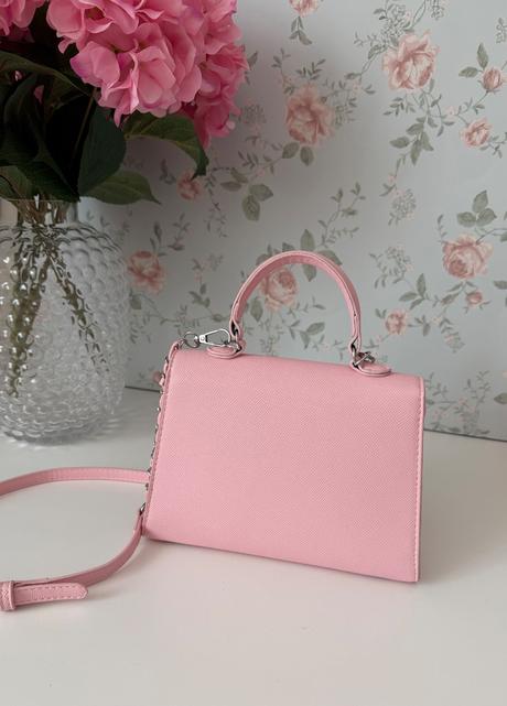 Luxusná ružová kabelka elegantná,