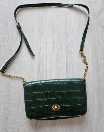 Pekná zelená kabelka,