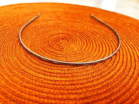 Gravírovaná jemná kovová čelenka, 