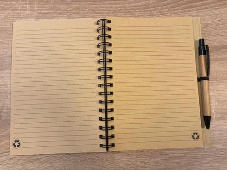 Zápisník s perom, 