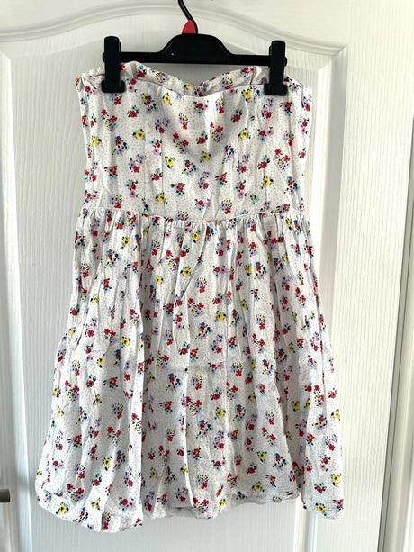 Letné kvetinové šaty bez ramienok matalan, matalan,l