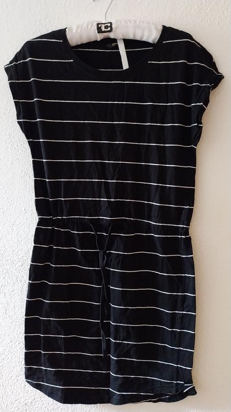 Čierne šaty s bielym prúžkom zn. only, only,s