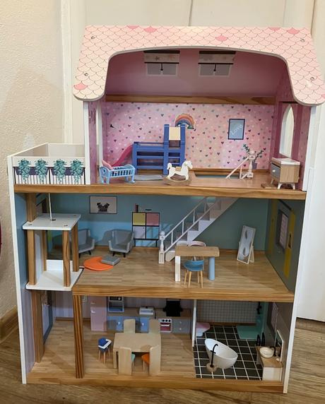 Drevený domček pre bábiky, 