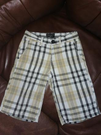 Predám krásne šortky, billabong,122