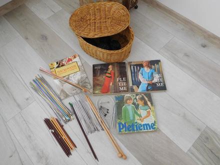 Retro potreby na štrikovanie,