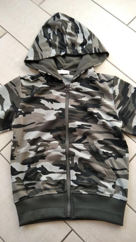 Maskáčova mikina, 116