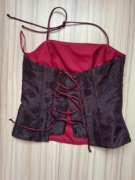 Šaty spoločenské, 36