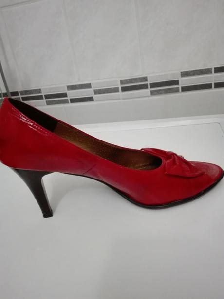 Červené lodičky, 37