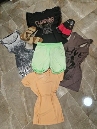 Balík letného oblečenia, s