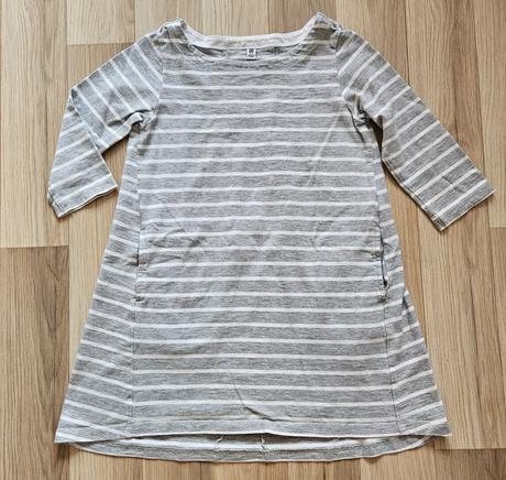 Pásikavé šaty, 122