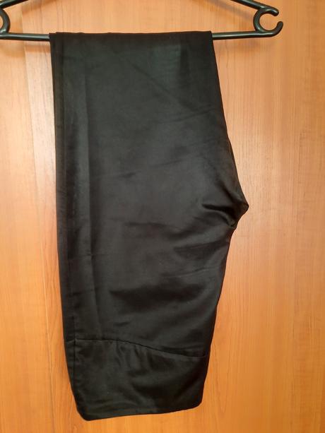 Čierne lesklé nohavice, 38