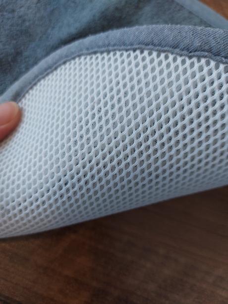 Podložka do autosedačky proti poteniu, 