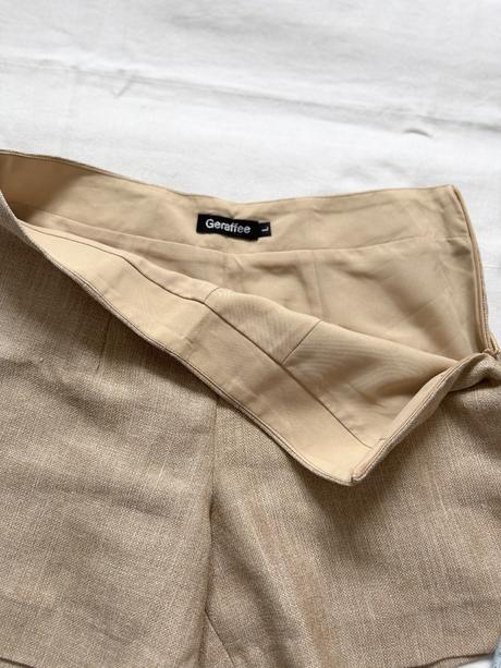 Elegantné béžové šortky s vysokým pásom, l