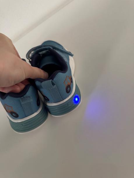 Blikajuce tenisky vel.24 kuniboo, kuniboo,24