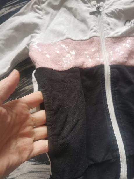 Mikina s kapucnou, 110