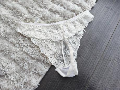 Krajkové biele tanga., l
