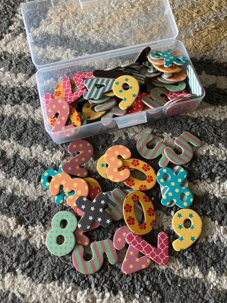 Farebné magnetky čísla 80ks, 