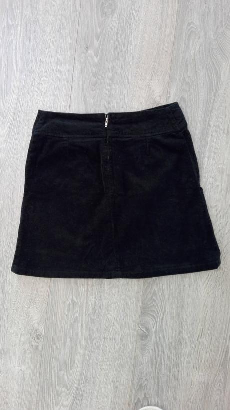 Menčestrová sukňa, 36