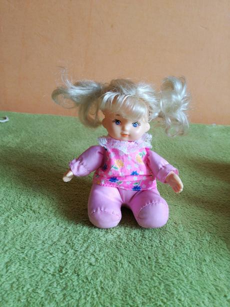 Bábiky + oblečenie darčeky.,