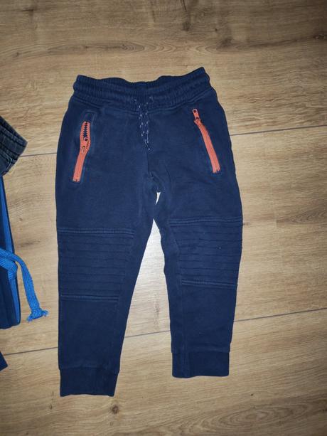 Tepláčiky a rifle, lupilu,98