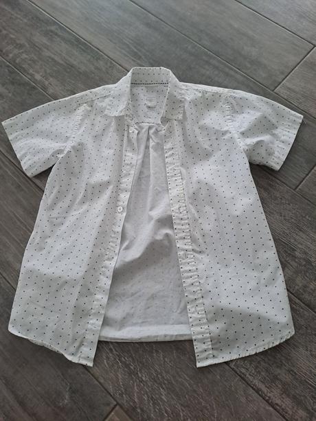 Biela košieľka s motýlikom, 128