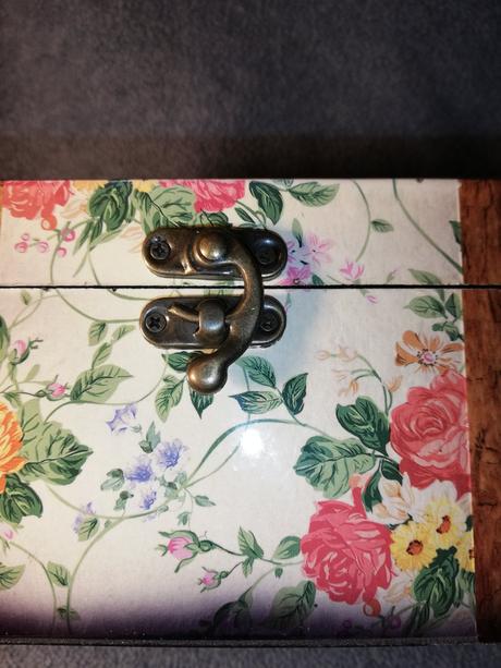 Krabička s ružami, 