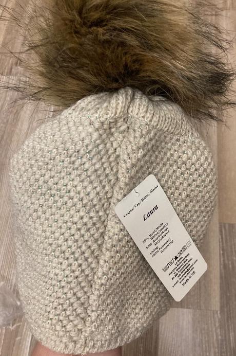 Krásna teplá nová zimná čiapka s krásnym brmbolcom, 