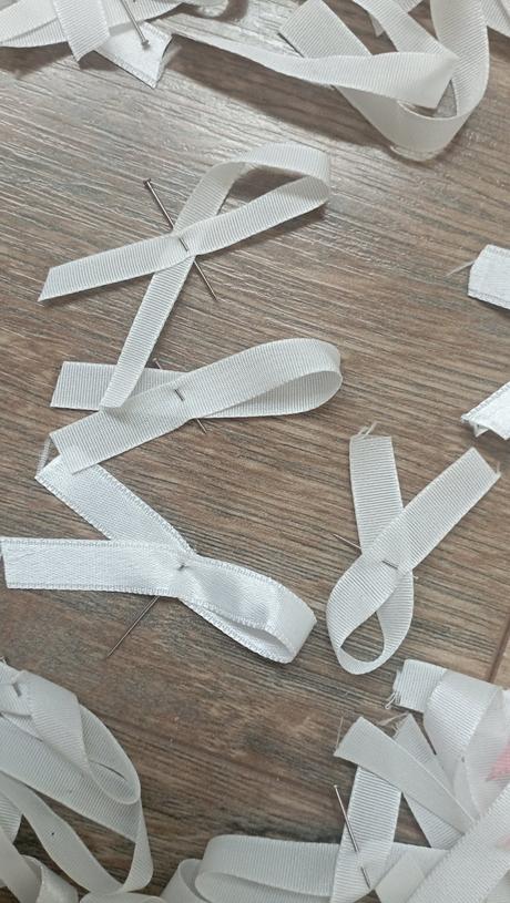 Malé krátke stužky,