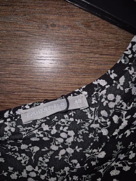 Šaty nové, gate,48