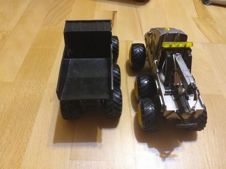 Mam na predaj kovové autá 2ks,