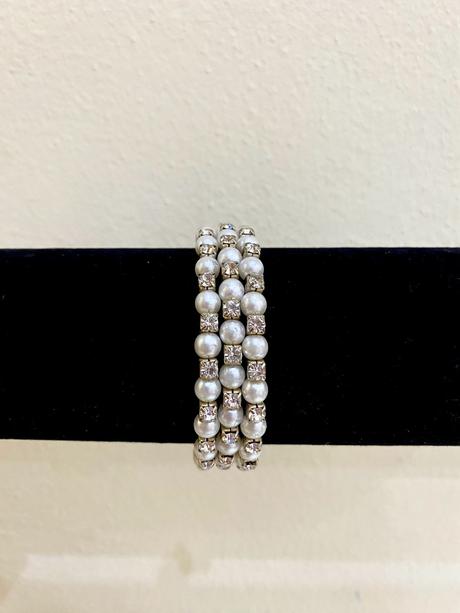 Dámsky náramok kamienkami a malými perličkami, 