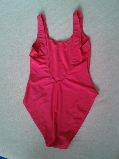 Jednodielne plavky, 38