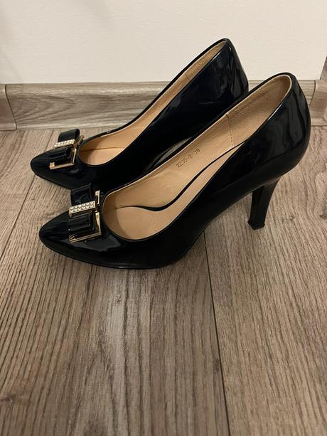 Lodičky s mašličkou, 38