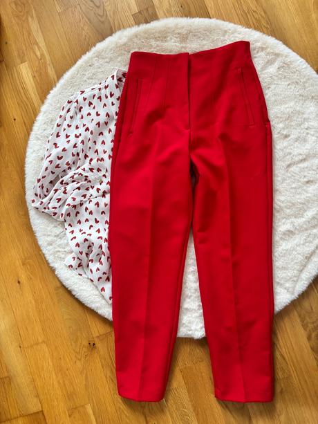 Srdiečková blúzka a červené nohavice zara, zara,s