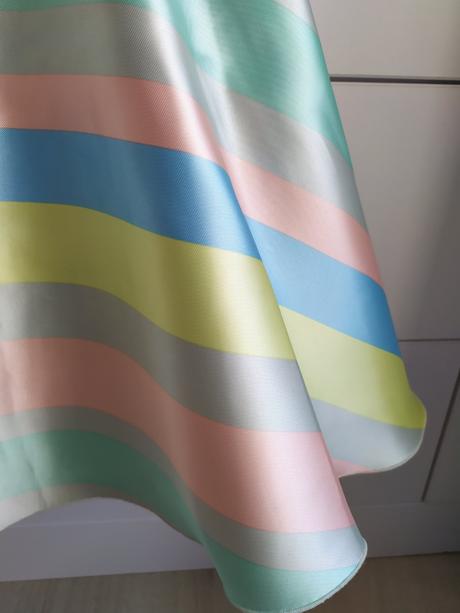 Překrásná sukně vhodná na oslavy, xs