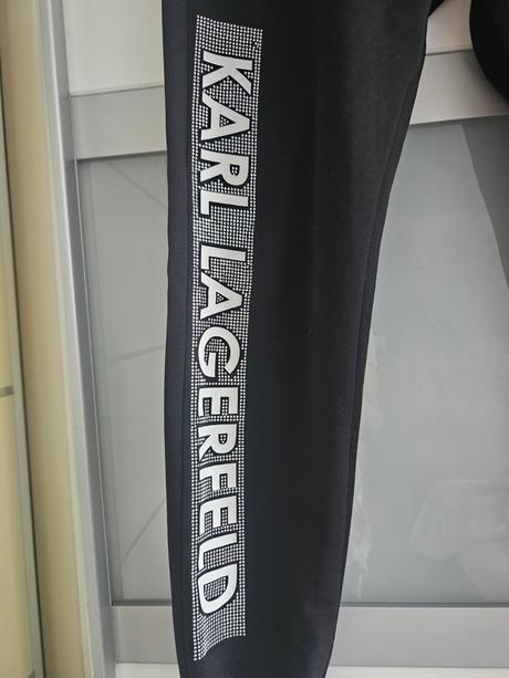 Teplakova suprava karl lagerfeld, l