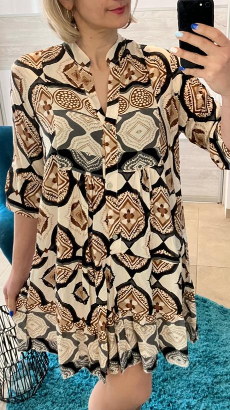 Vzorované šaty s 3/4 rukávom a volánom hnedé, l / m / s / xl