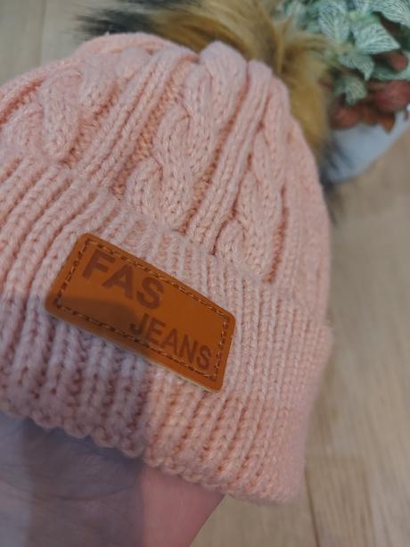 Pletená čiapka s odnímateľným bombrlcom, 92