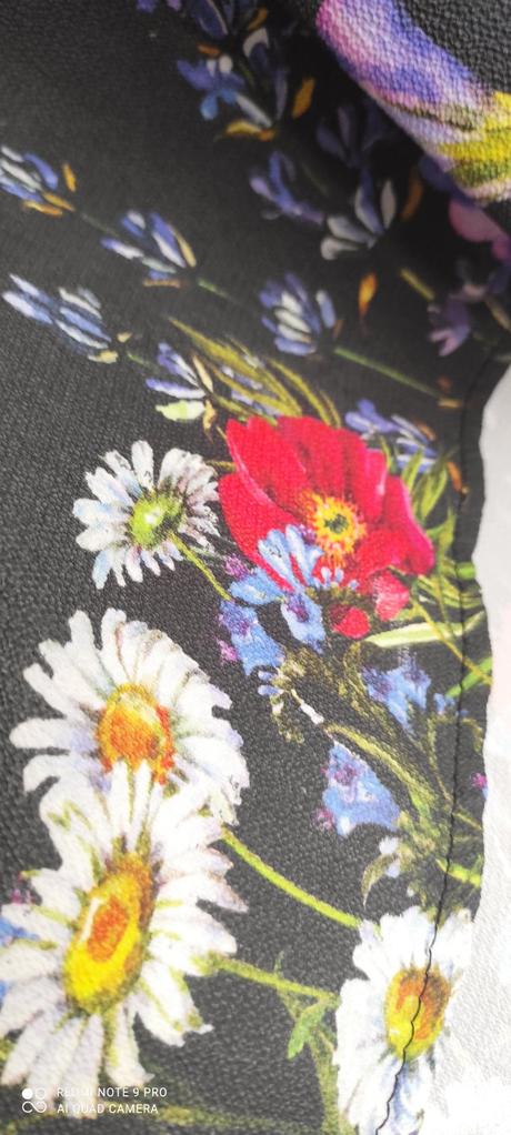 Kvetovana blúzka, 36