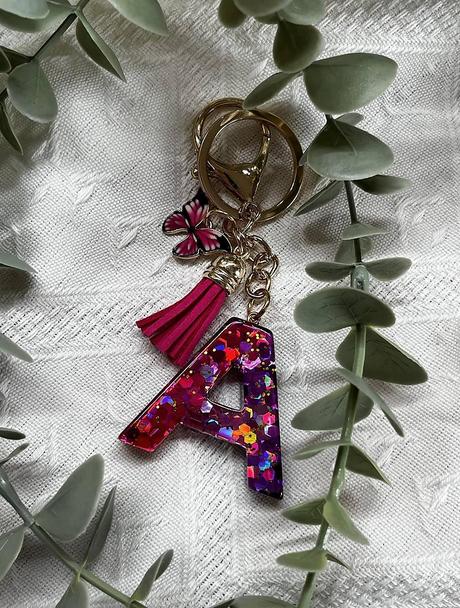 Ručne vyrobené živicové kľúčenky, 