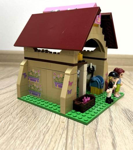 Lego friends 3189 stajne v heartlake, 
