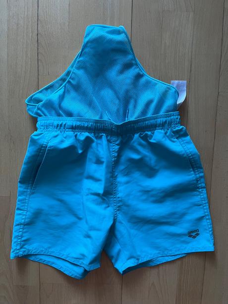 Sortkove plavky arena, 152