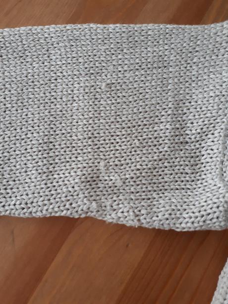 Krasny pleteny svetrik s perlickami, m