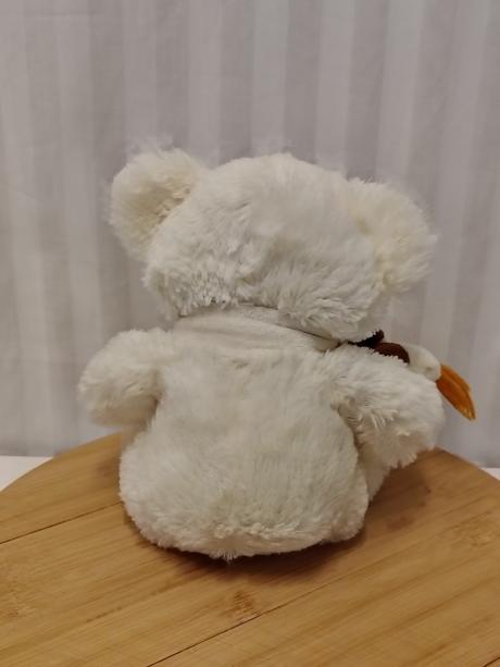 Plyšový medvedík v sede so zimným šálom, 20 cm,