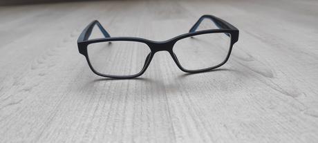 Rám na okuliare, pravé oko -0,75, ľavé -1, 