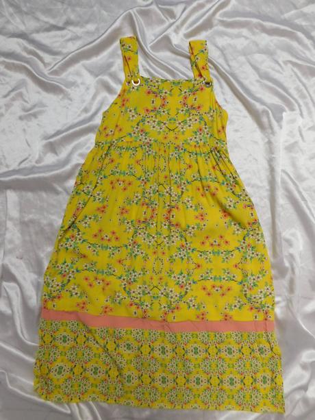 Kvalitne velmi pekne letne šaty, zara,140