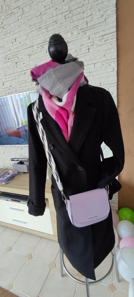 Dlhý čierny kabát, m