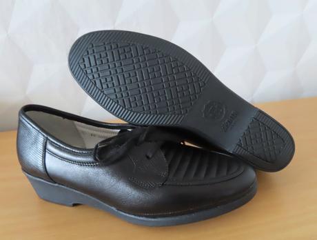 Dámske celokožené poltopánky veľ. 39, 39