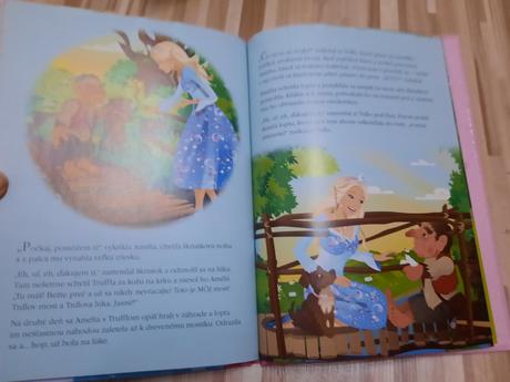 Barbie ružová a zelená kniha rozprávok, 